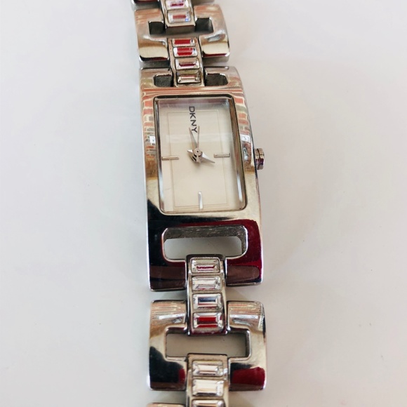 DKNY women's watch - Picture 3 of 8